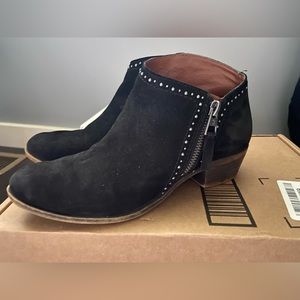 Lucky boots size 6